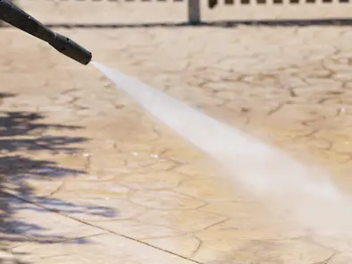 Lavando el hormigón impreso con agua de alta presión Lavando el hormigón impreso con agua de alta presión